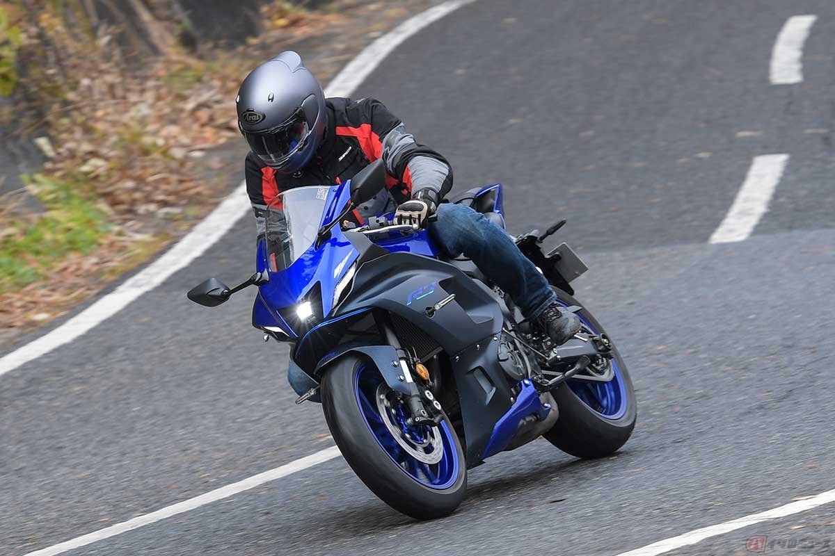 実際の燃費はどうなのか? ヤマハ「YZF-R7」を走らせる筆者(松井勉)