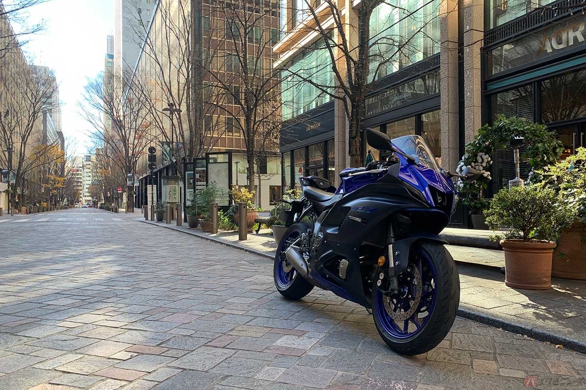 いざ、燃費の実走計測へ。市街地燃費計測では丸の内オフィス街も経由