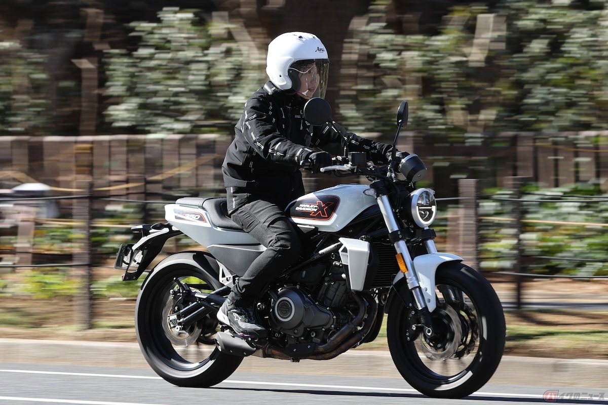 『X350』は走る前からスピード感があって身軽なエンジン音に聞こえた