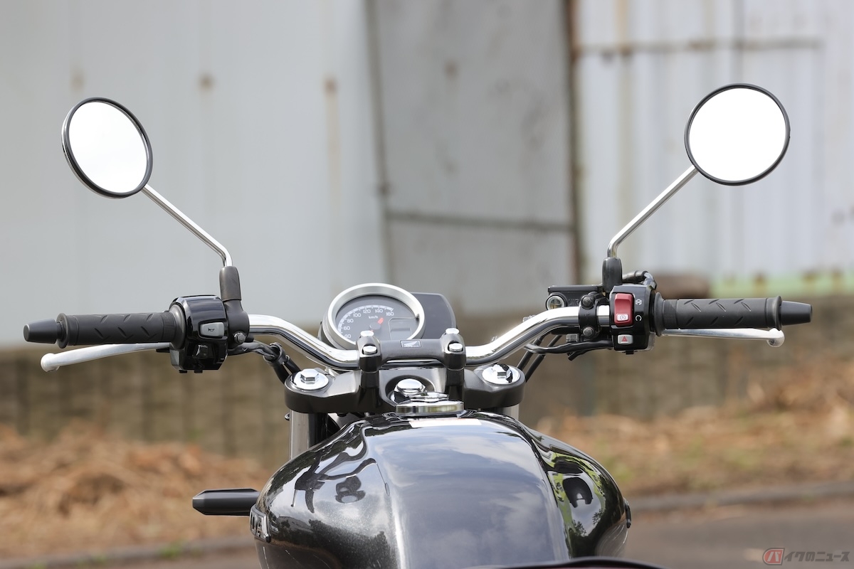 ネイキッドバイクは、バーハンドルのモデルが多い傾向にある