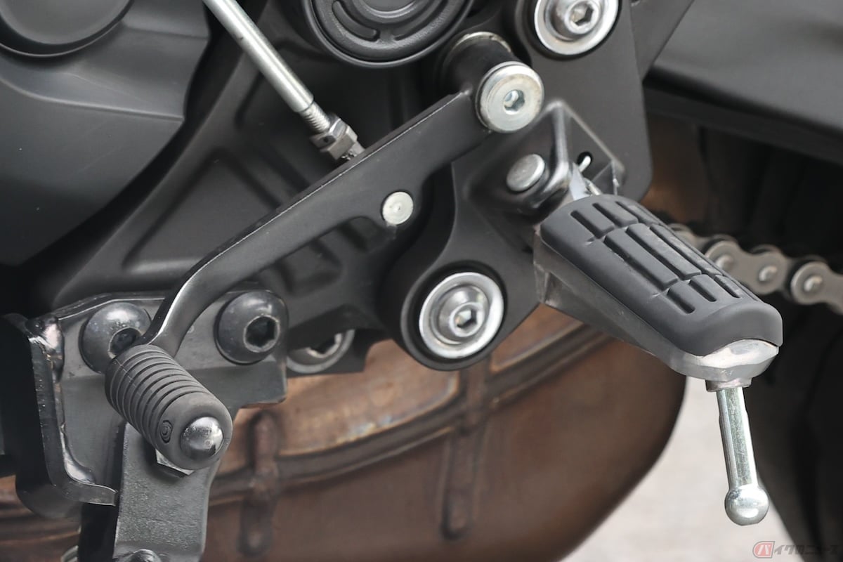 ほとんどのバイクでは、ニュートラルは1速と2速の間に設けられている