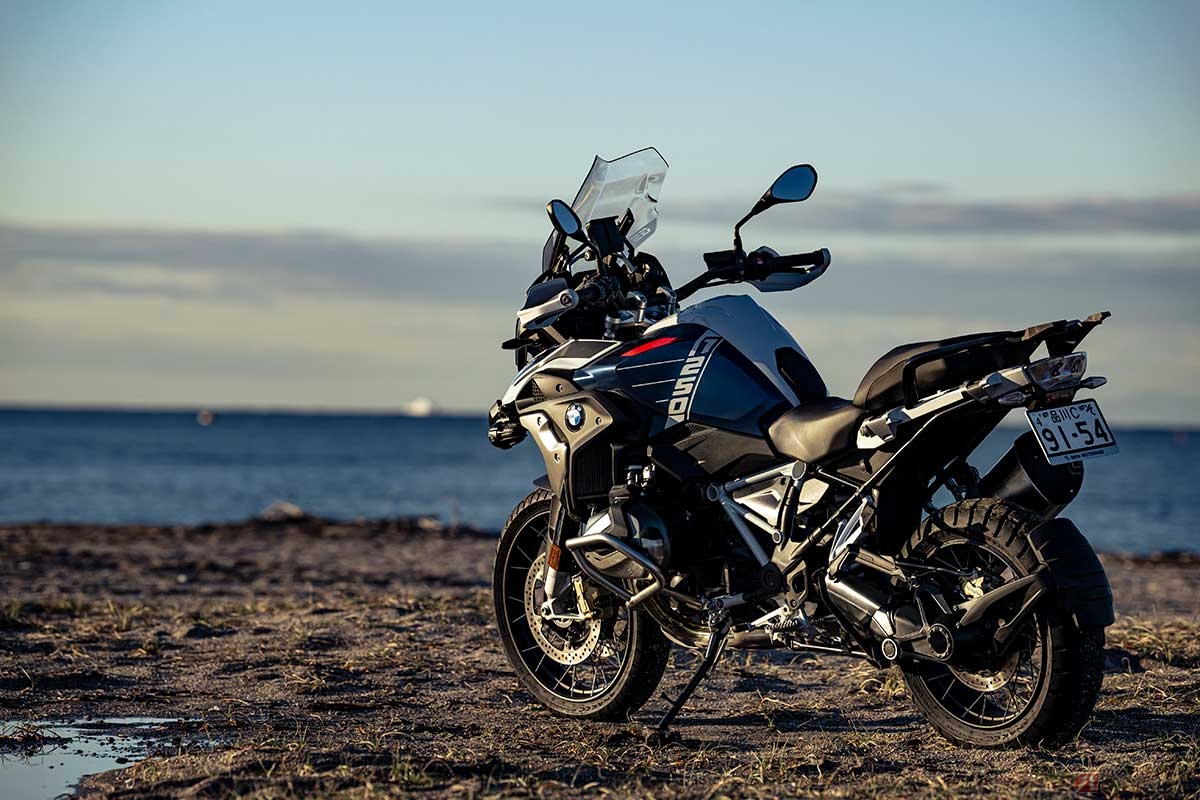 新型の登場で世代交代となっても、王者の貫禄を失わない「R 1250 GS」は、乗り味に古さを感じないことも魅力と言える