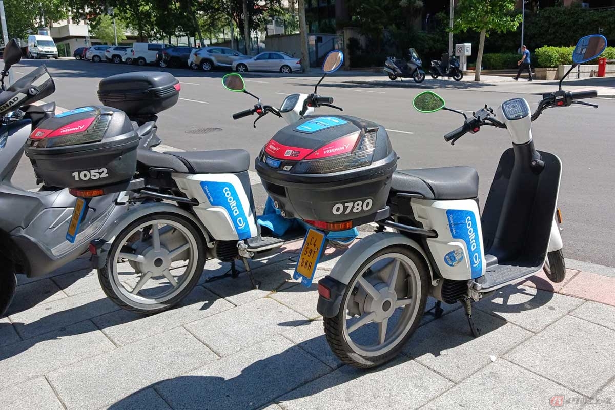 また別の会社のシェア電動スクーター。このタイプもよく見かけた