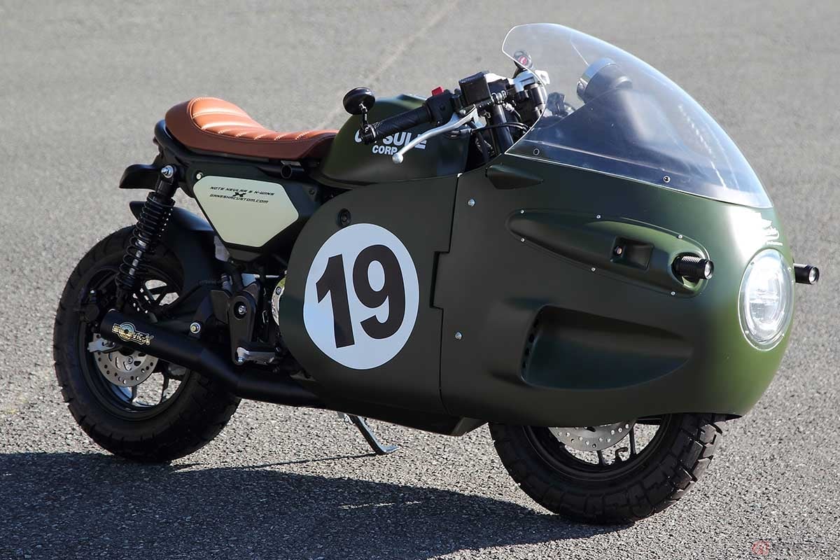 ホンダ・モンキー125をベースに「ブルマの可変バイク」のフォルムを忠実に再現するこの1台。跨ってドラゴンボールを探しに行きたくなるフォルムです