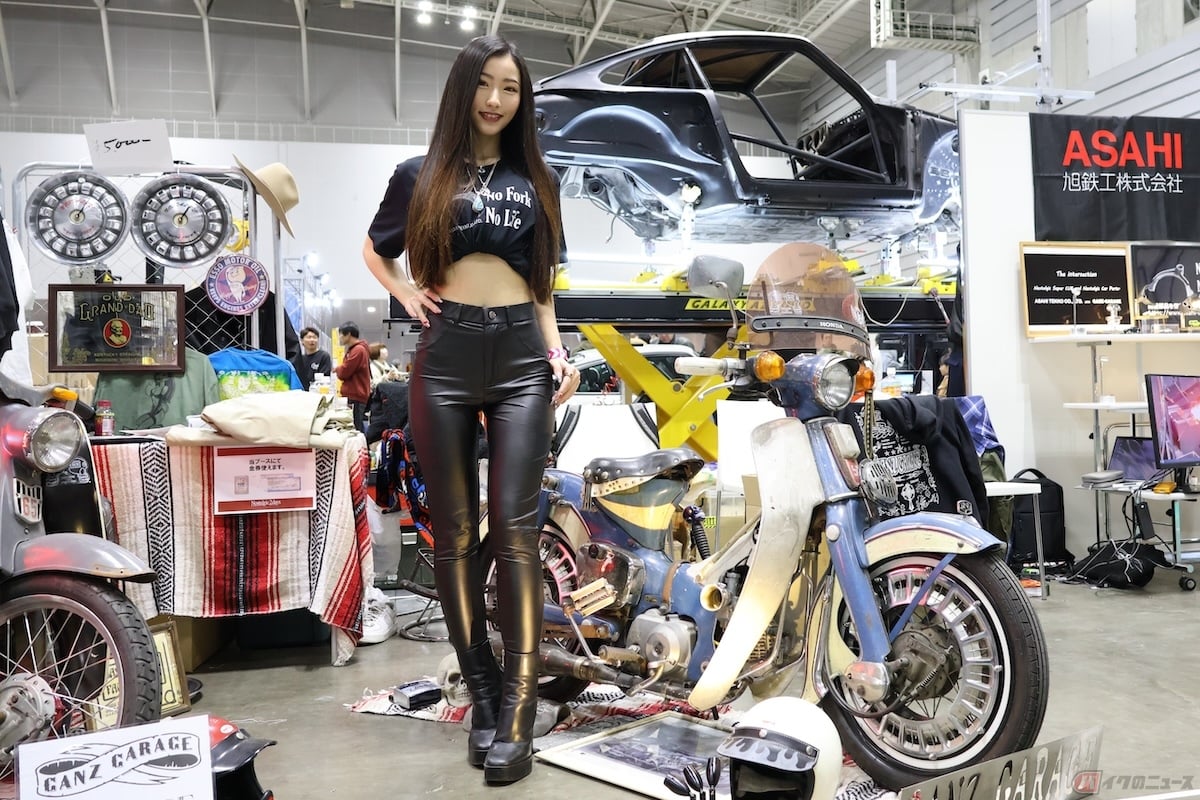スーパーカブをベースに湘南スタイルのカスタムを発信している「GANZ GARAGE」