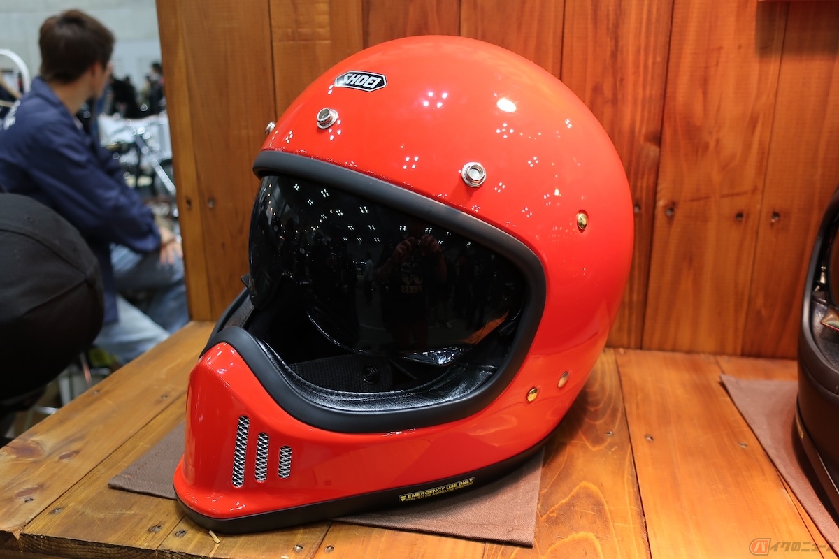 自転車用ヘルメットよりも、バイク用のヘルメットのほうが多くの安全基準をクリアしており、硬くて丈夫であるため安全性は高いと言える