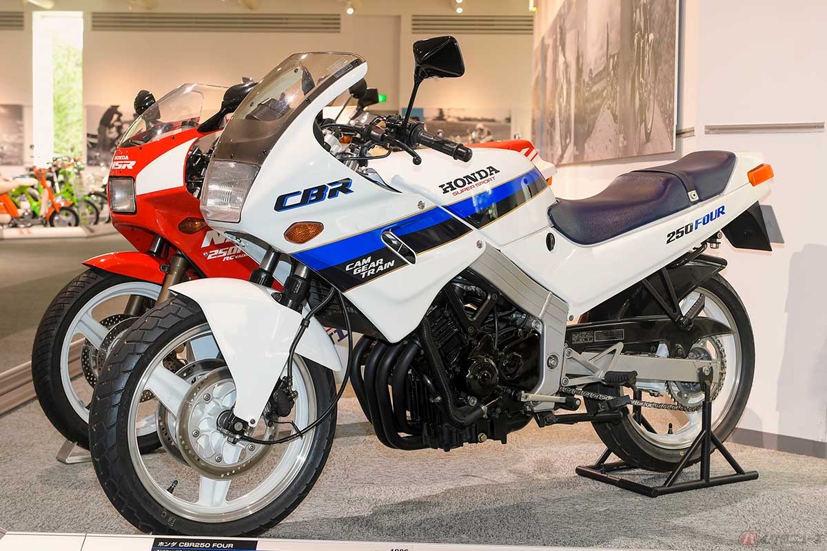 排気量250ccクラスで「カムギアトレーン」採用の水冷4ストローク並列4気筒DOHCエンジンを搭載した「CBR250FOUR」(1986年型)