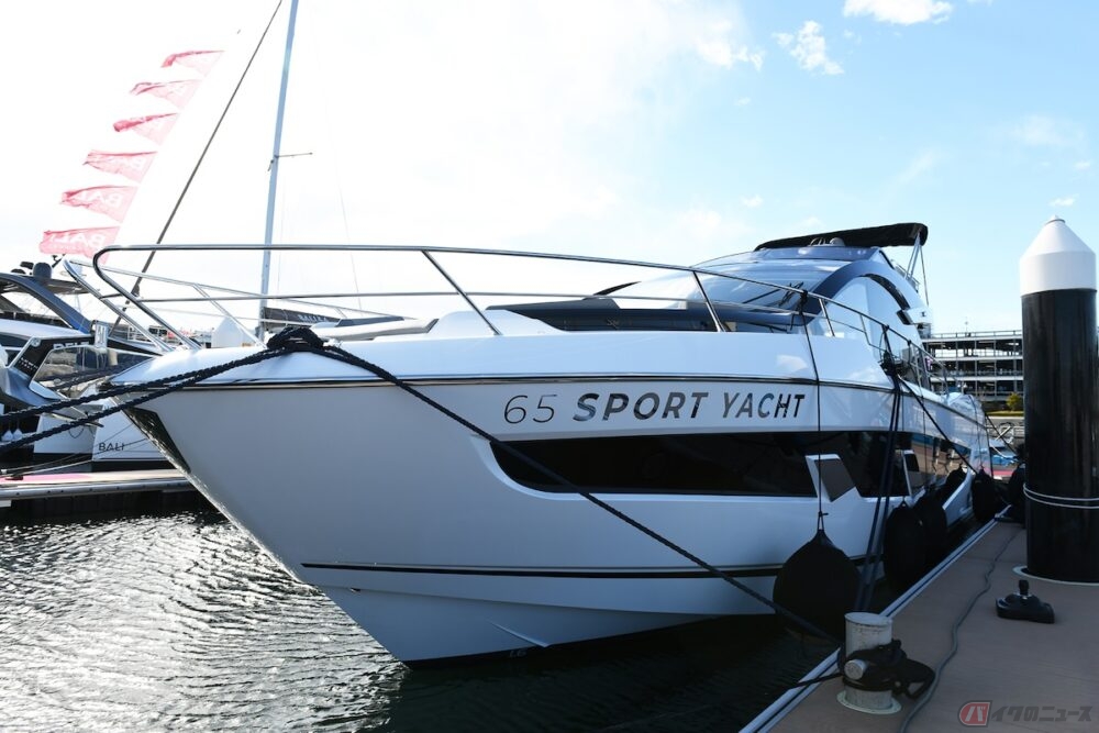 「日本ボート・オブ・ザ・イヤー2023」を受賞したSunseeker 65 Sport Yacht
