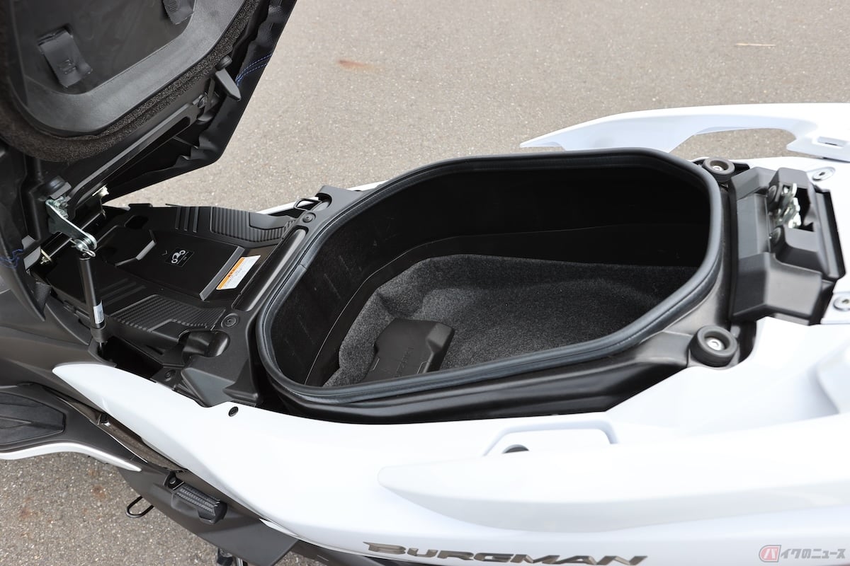 スズキ「バーグマン400 ABS」のシート下容量は『42L』