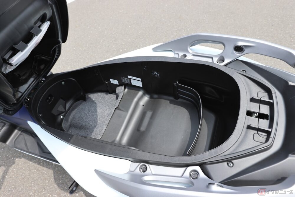ホンダのビッグスクーター「フォルツァ」のシート下容量は『48L』