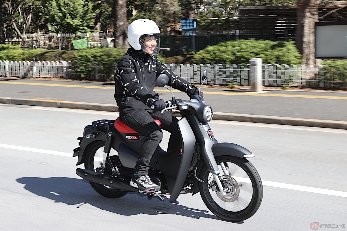 ゆったり散歩向きのバイクと思いきや、コーナリング時には反応がとてもいい機動性の良さも味わうことができる