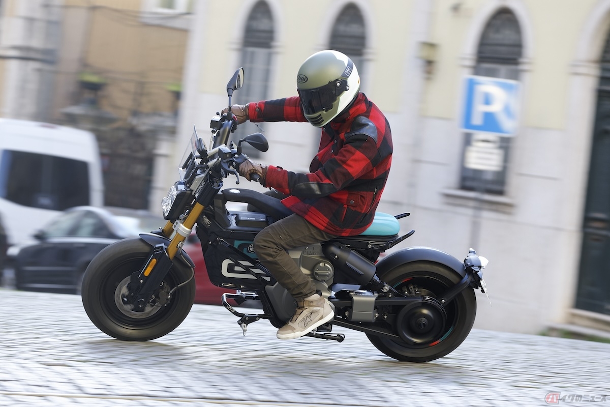 スリッピーな路面でも、電子制御によるトラクションコントロールが介入し、発進時から強力なトルクを発揮する