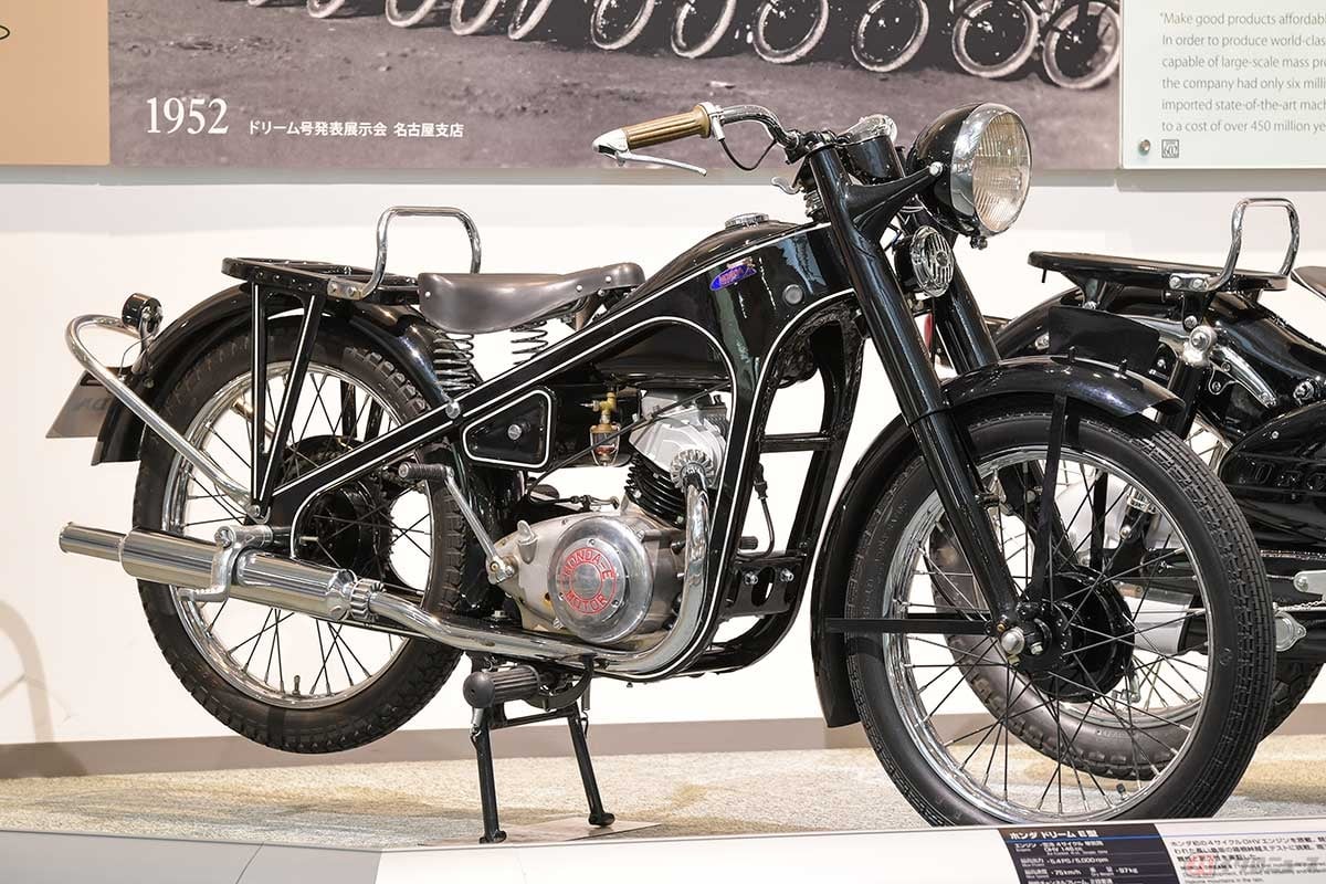 1951年に登場したホンダ初の4ストロークエンジンを搭載する本格的バイク「ドリームE型」(写真は1952年型)