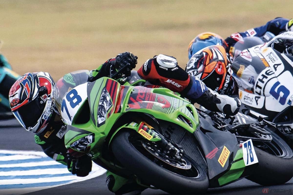 スーパースポーツ世界選手権の開幕戦でフィリップアイランドを走る大久保光選手