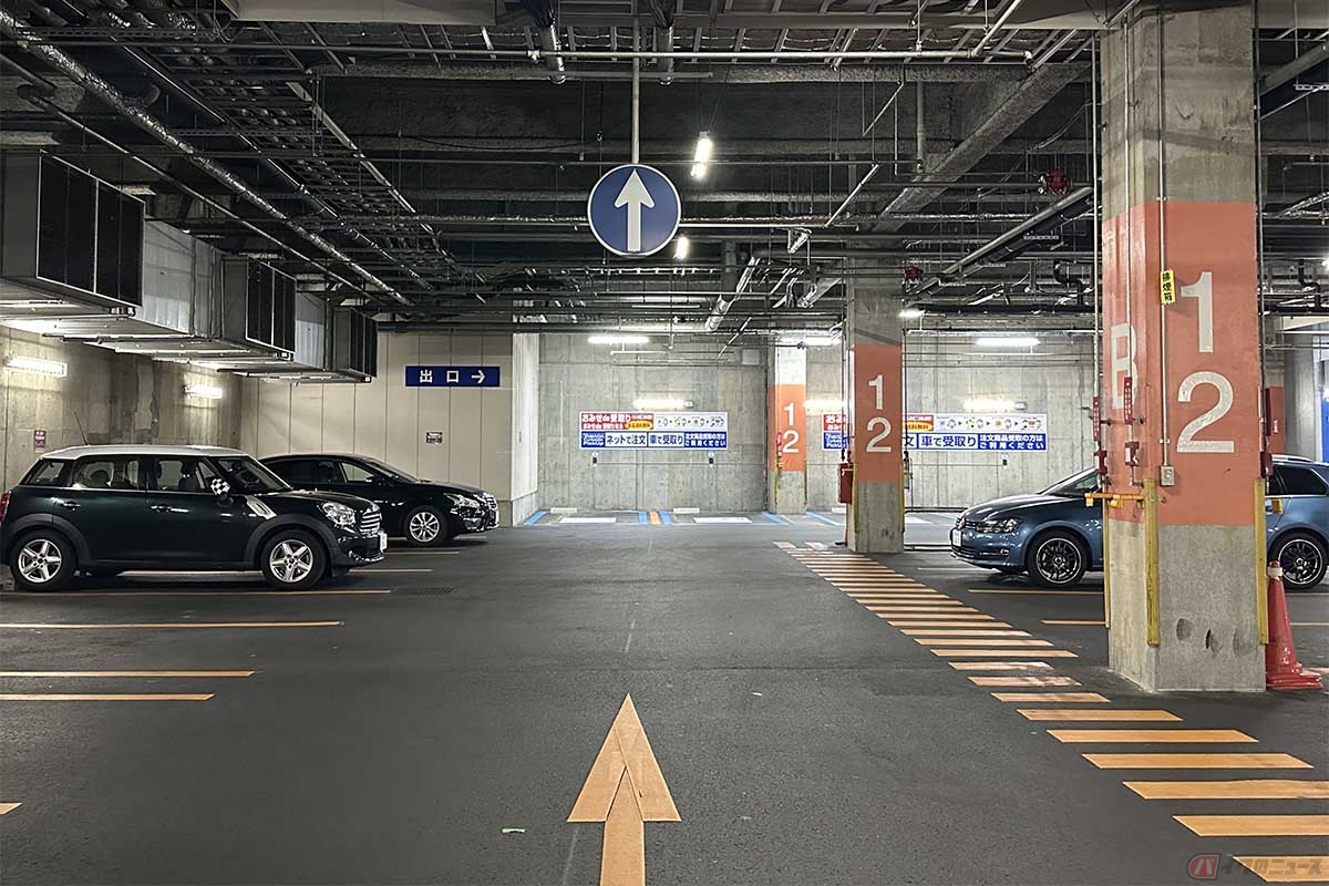 最近はゲートもフラップ板もない「ゲートレス(チケットレス)駐車場」も増えてきている
