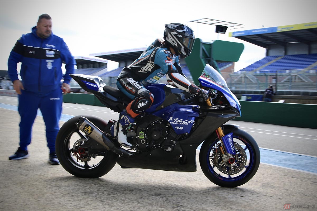 ヤマハ「YZF-R1」とレーシングライダーの石塚健選手