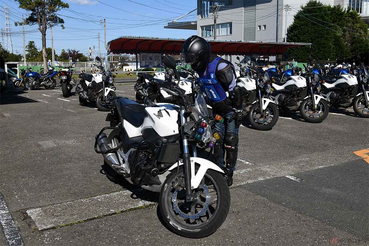 教習所が混雑するのは、基本的に学生に時間的な余裕がある時期