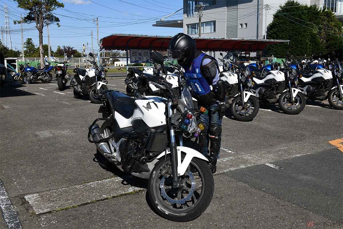 教習所が混雑するのは、基本的に学生に時間的な余裕がある時期