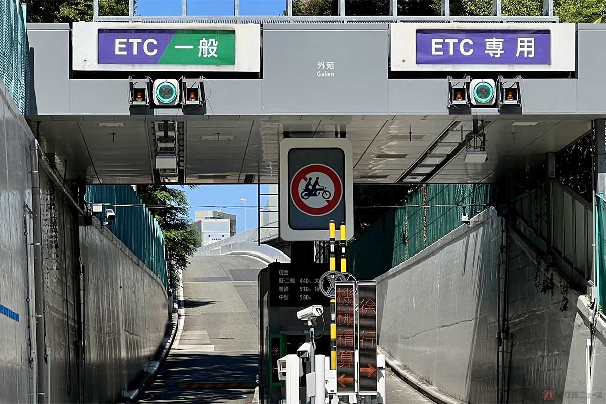 ETCはETCカードを車載器にセットすることで、はじめてETCの利用が可能になる