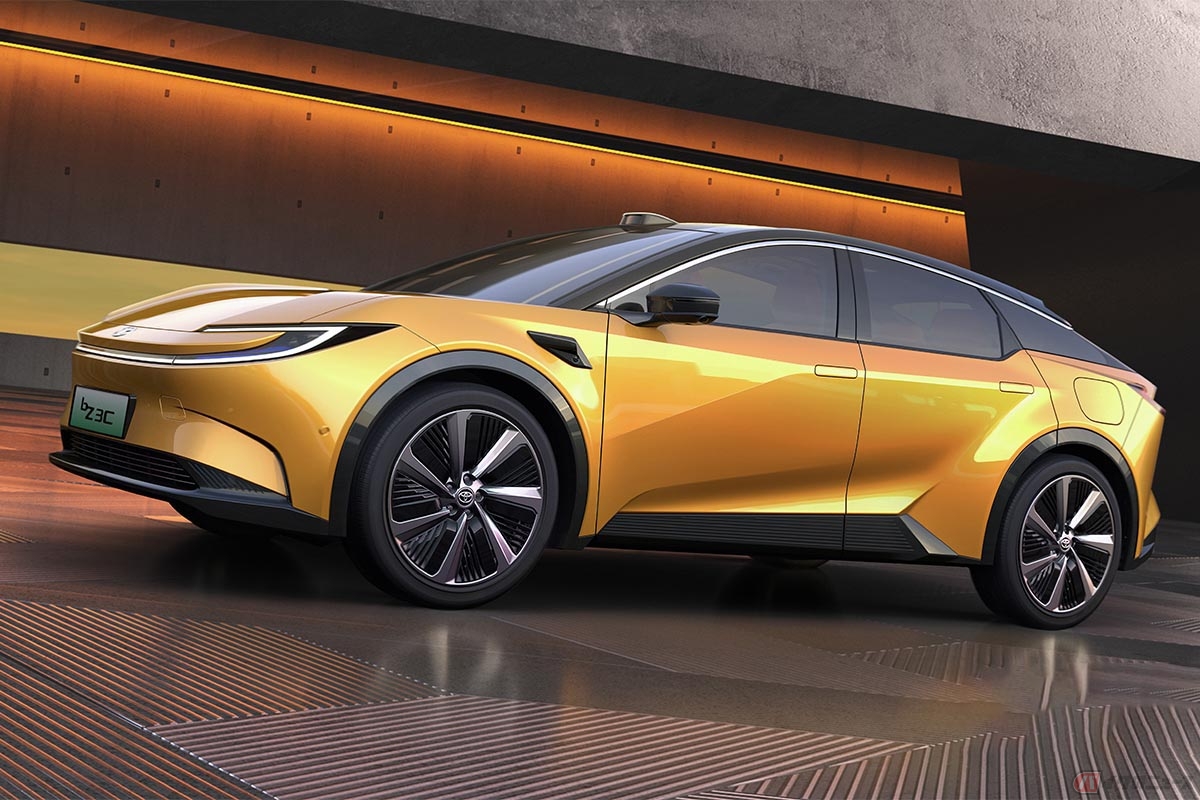 トヨタが北京国際モーターショーで世界初公開したバッテリーEVの新型車「bZ3C」