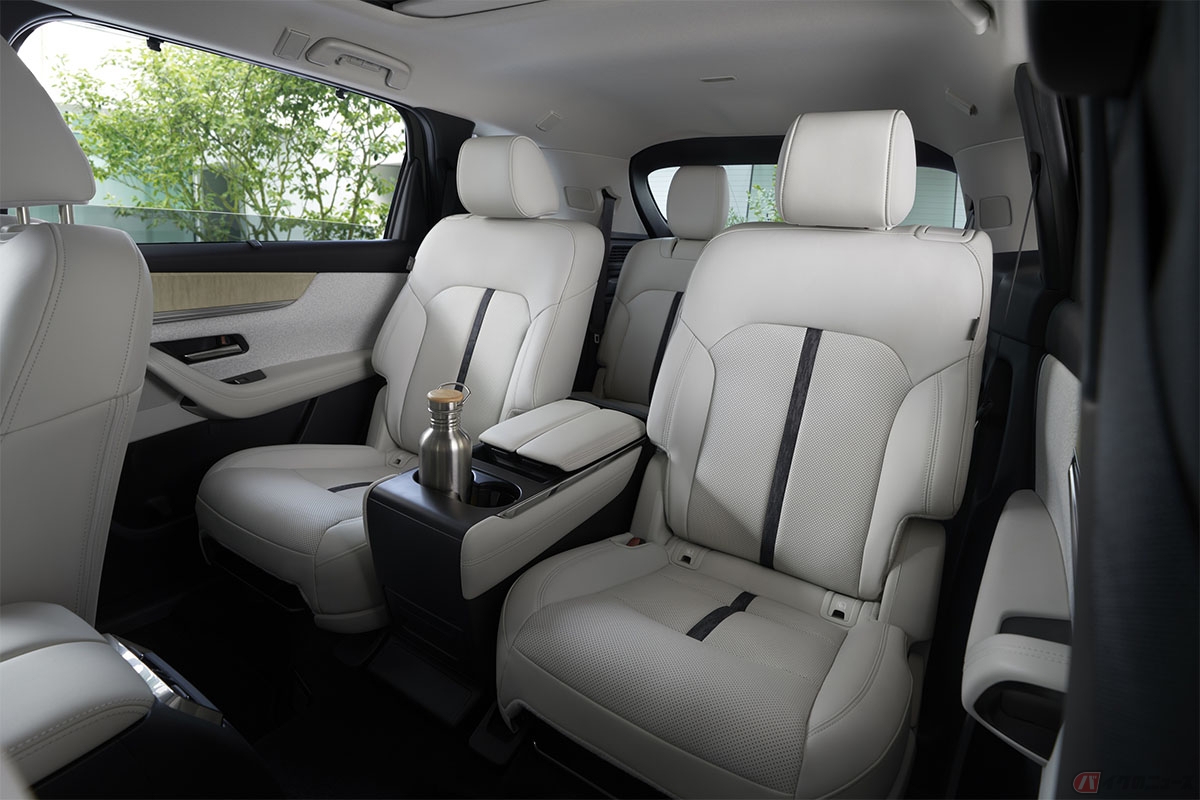 マツダが欧州で公開した新型クロスオーバーSUV「MAZDA CX-80」の内装