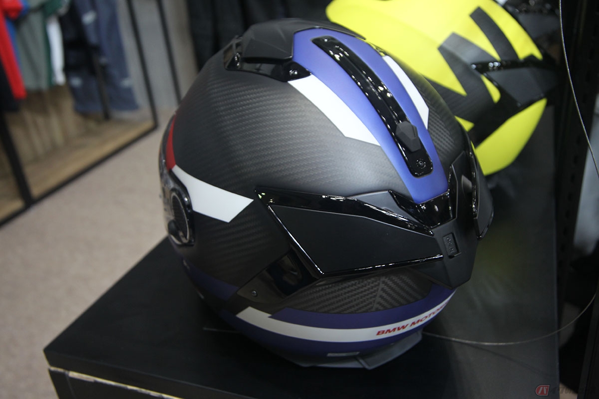 BMW Motorradのライディング用ヘルメットの新型モデル「XOMO(ゾモ)カーボン・ヘルメット」