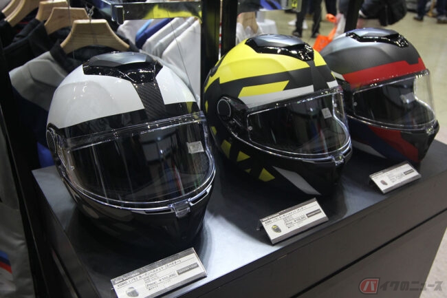BMW Motorrad「XOMO（ゾモ）」 軽量・モダンなカーボンヘルメット登場