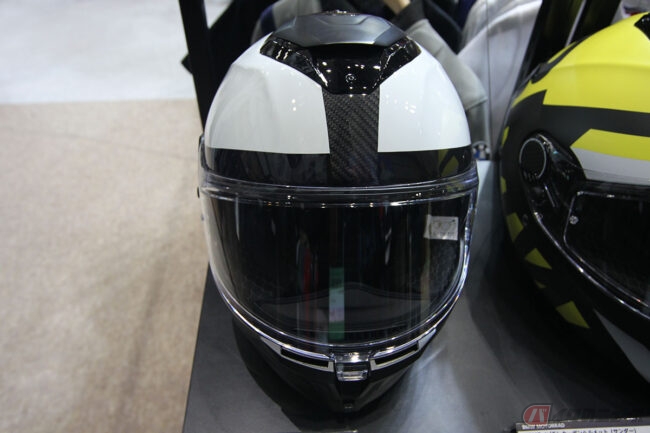BMW Motorrad「XOMO（ゾモ）」 軽量・モダンなカーボンヘルメット登場