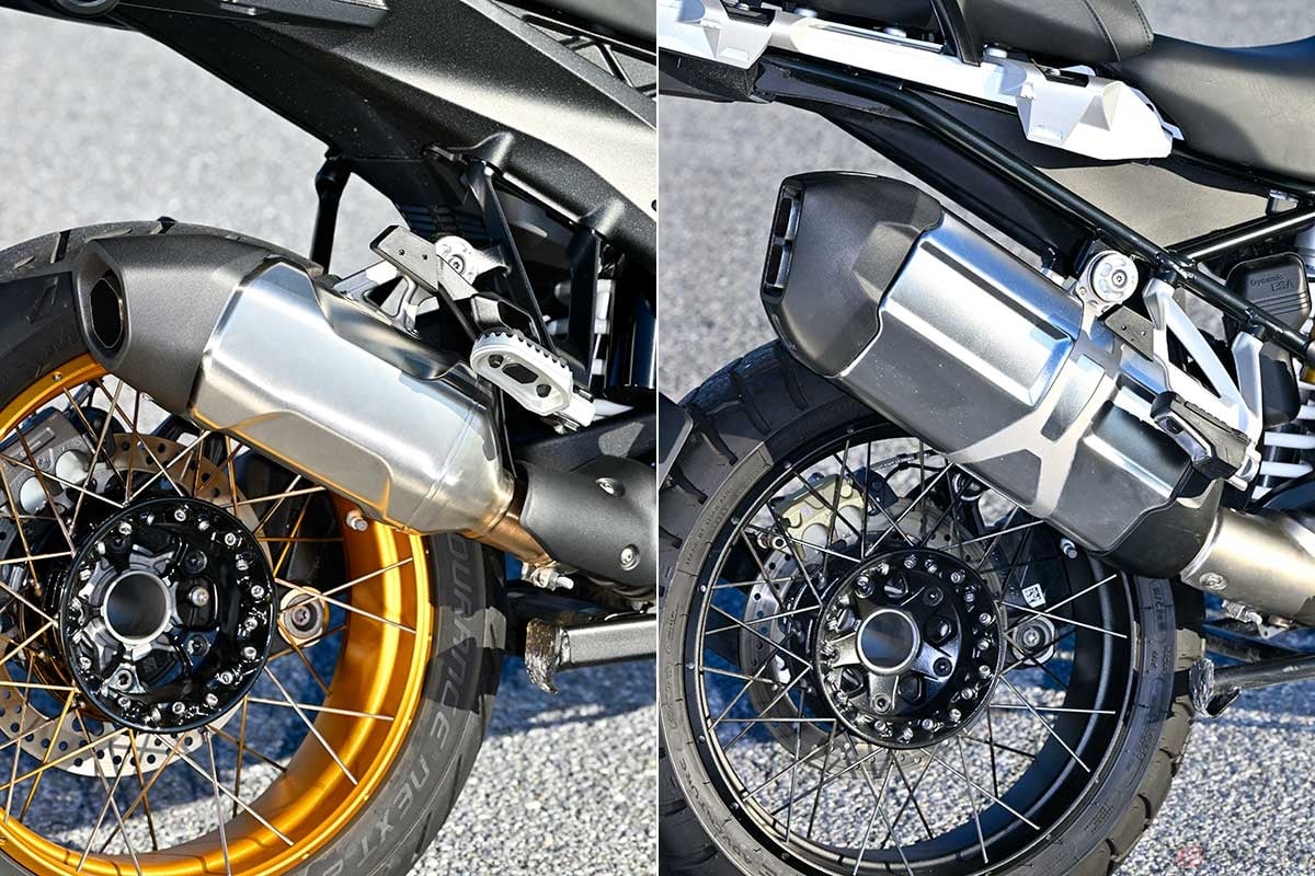 「R 1250 GS」(右)のマフラーは、排気量なり……と言いたくなる大きさ。「R 1300 GS」(左)のマフラーは、リアショック下部に消音用の膨張室を設置することで、かなりのコンパクト化を達成