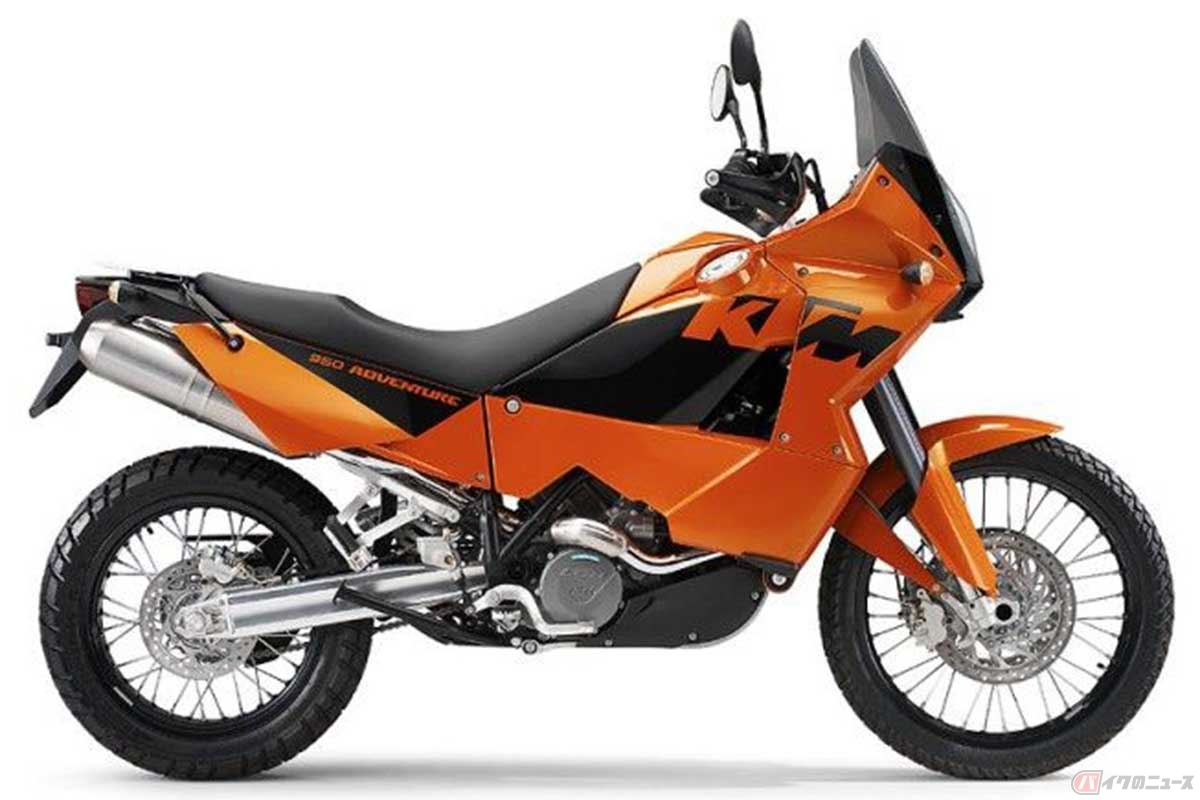 2003年から発売が始まったKTM「950アドベンチャー」は、KTM初の大排気量Vツイン車。タイヤサイズは90/90-21(前)、150/70-18(後)で、ホイールトラベルは前後230mm(上級仕様のSは前後265mm)