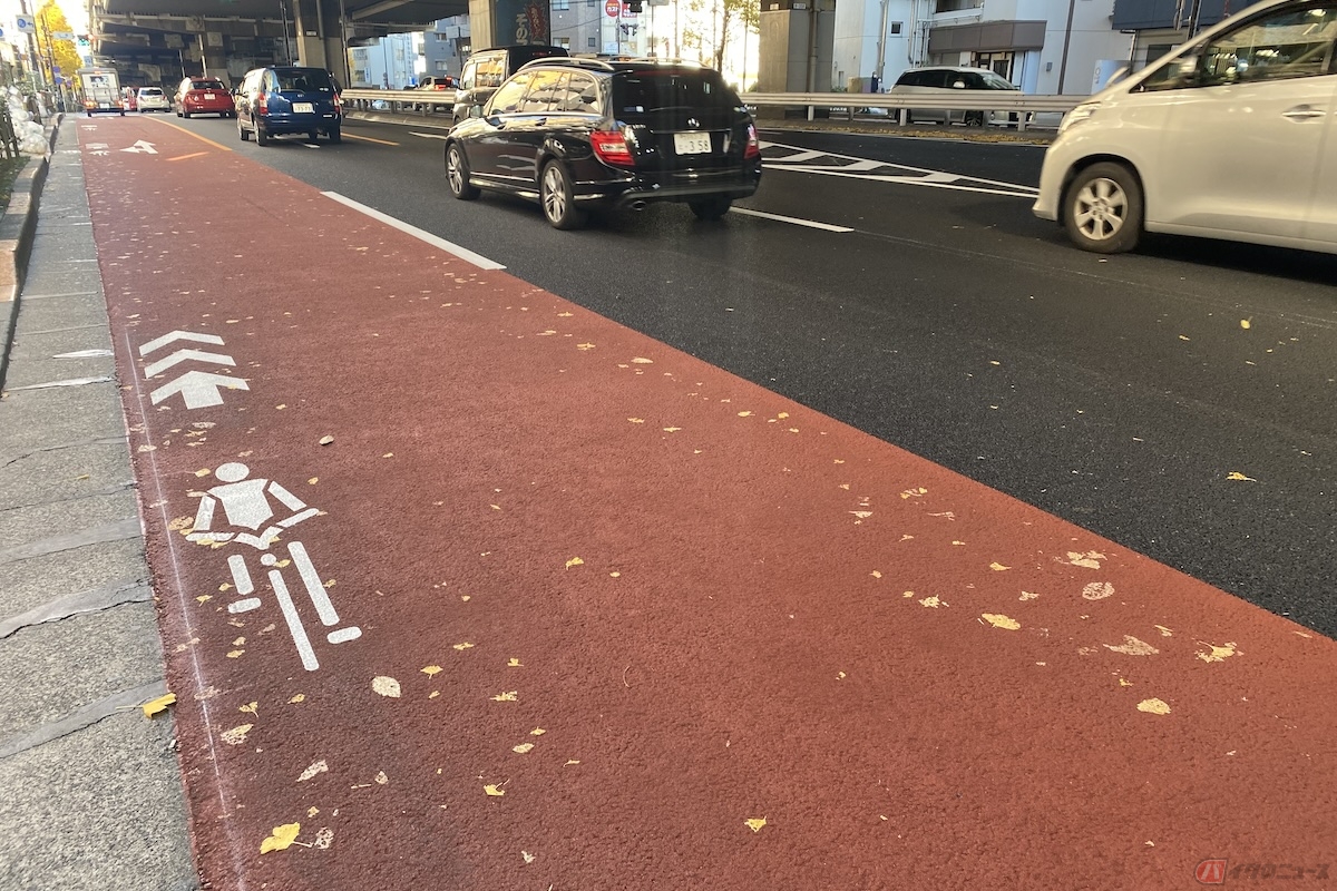 都市部の道路に多い、バスレーンの走行も注意したい