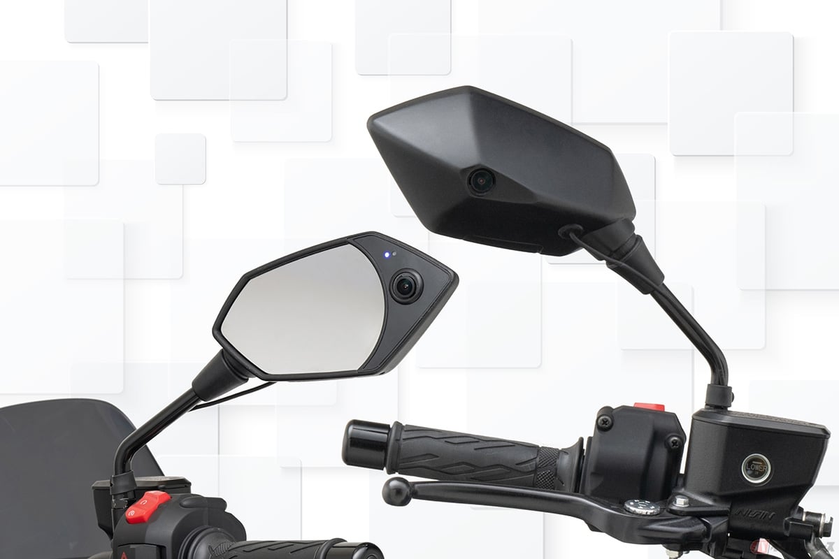 ミラー一体型のドライブレコーダー「D-ride」。汎用性の高さも特徴です