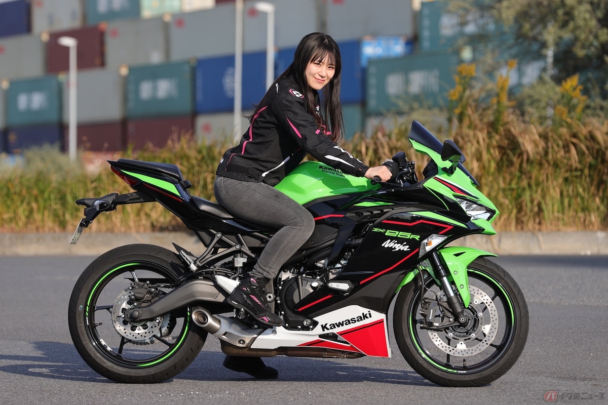 カワサキ「Ninja ZX-25R」の重量は183kg