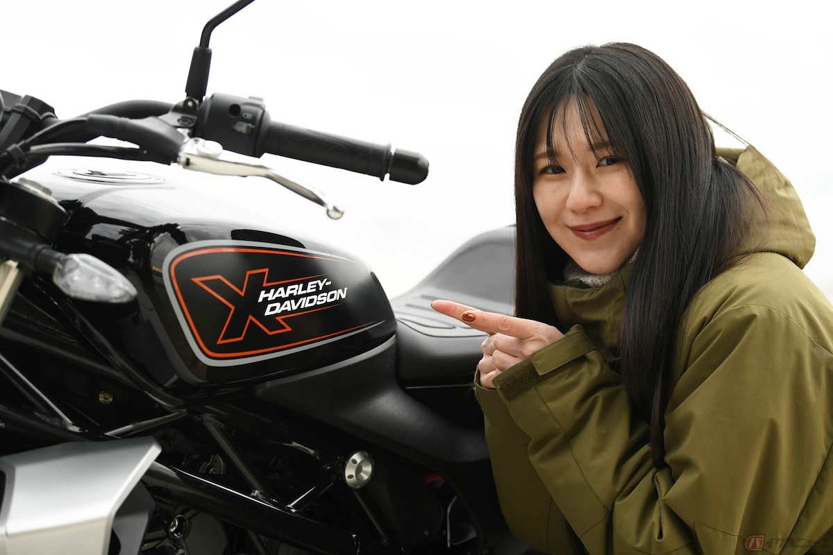 角ばったデザインが特徴的なタンクの形状