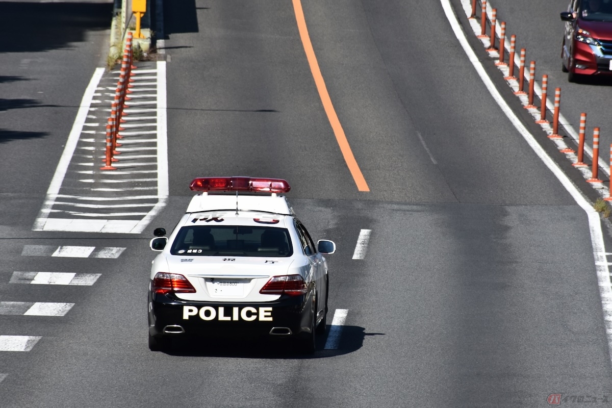 緊急走行する車両の最高速度は一般道においては80km/hと規定されている