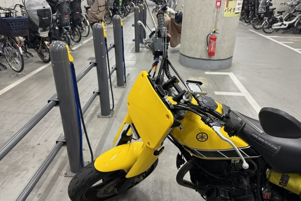 バイク専用駐車場は、原付バイクから大型バイクまで幅広い種類のバイクが停められるように設計されている