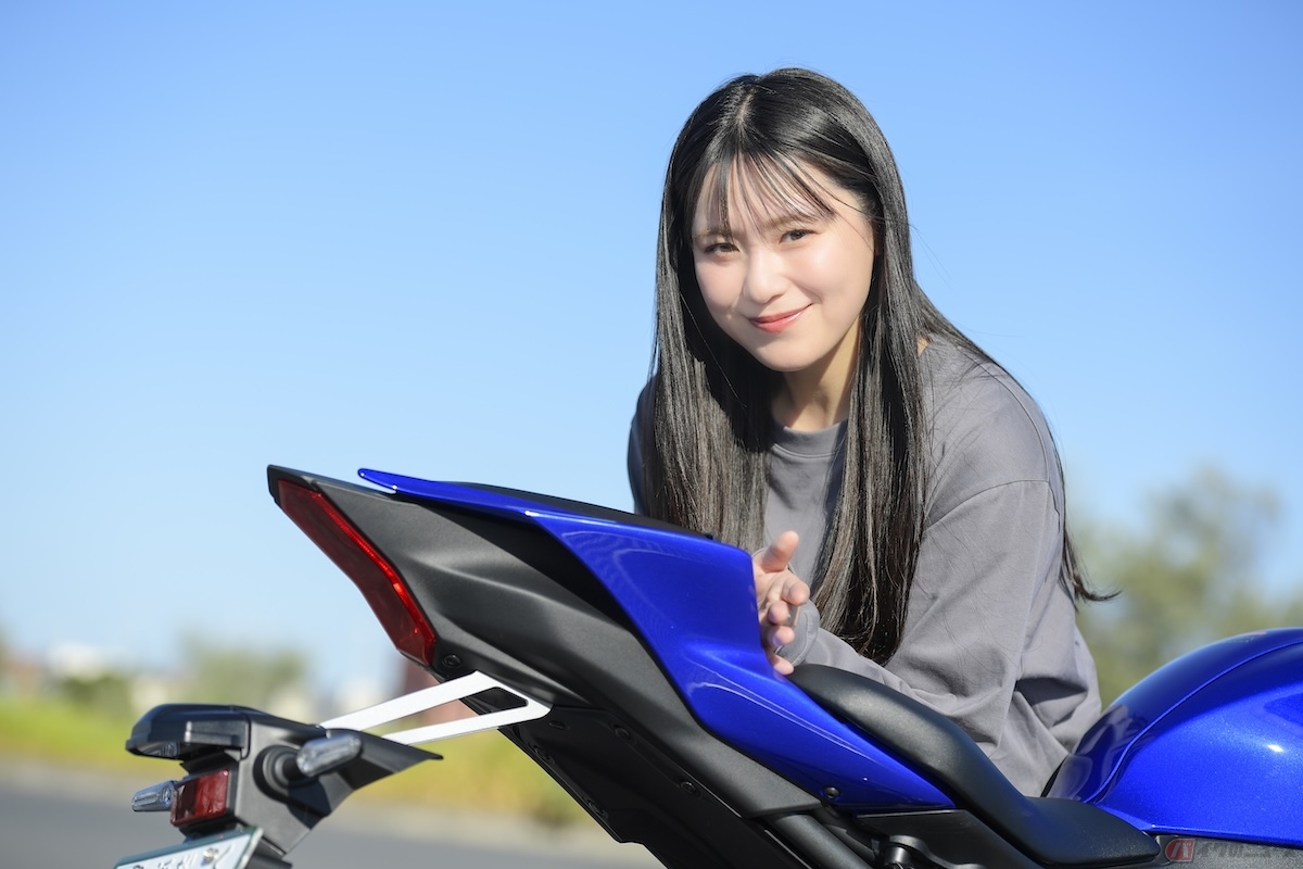 スーパースポーツにタンデムシートがあるモデルも数多く存在することに気づく