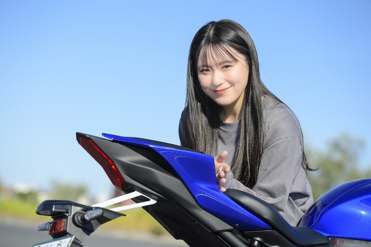 スーパースポーツにタンデムシートがあるモデルも数多く存在することに気づく