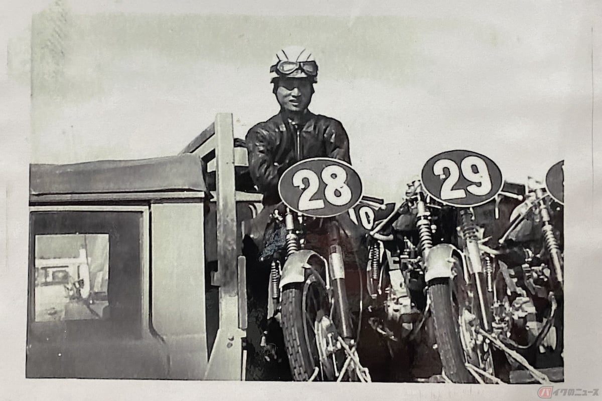 125ccクラスにゼッケンNo.28のベンリィレーシングCR93で参戦した横山敬三さん