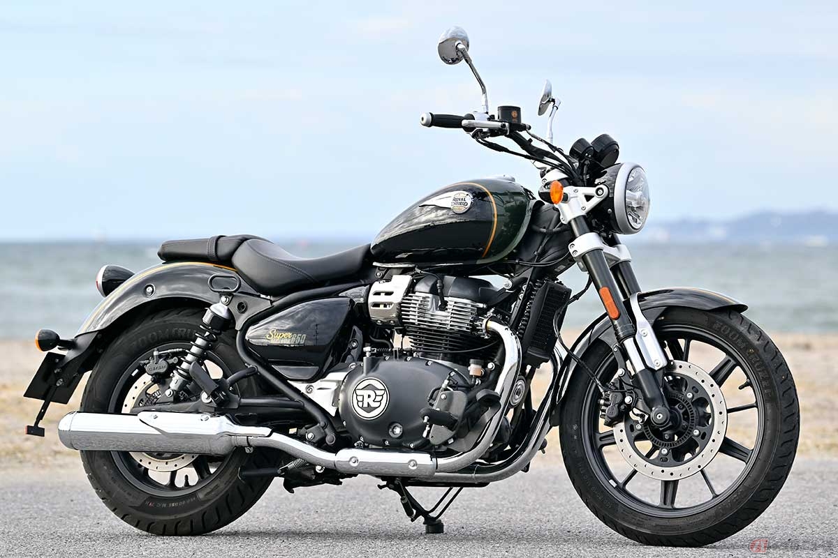 クルーザーの流儀に従ったロイヤルエンフィールド「ス―パーメテオ650」の車体。ブランド史上初となる倒立式フロントフォークを採用し、個性的なデザインのキャストホイールはフロント19インチ/リア16インチを装備