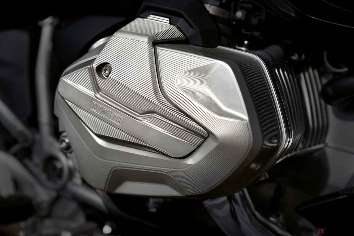 オプションとして販売されているシリンダーヘッドカバー