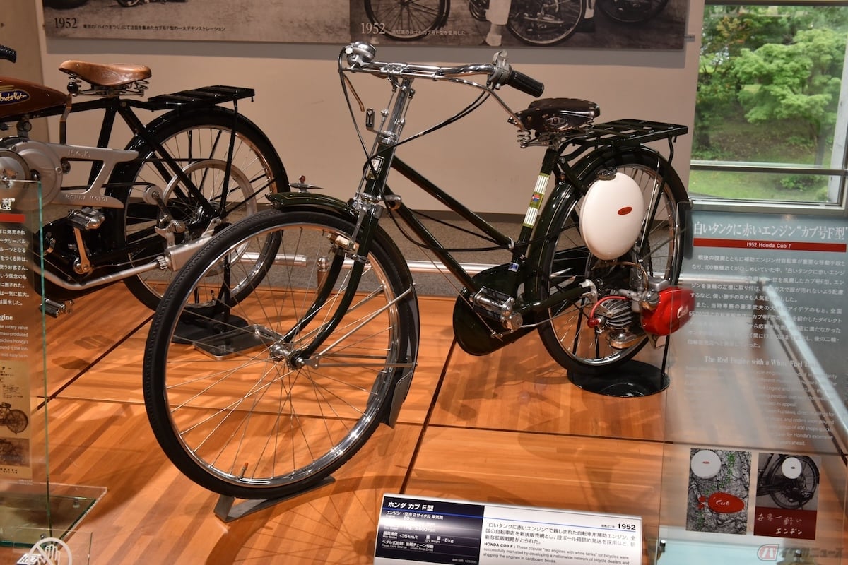1952年に、自転車用後付けエンジンキットを装備した「CUB F型」を発売