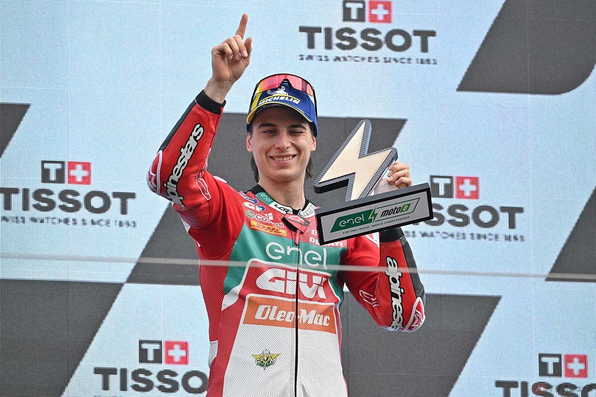 MotoE開幕戦ポルトガル大会レース2で優勝したマッテア・カサデイ選手。カサデイ選手は2023年チャンピオン