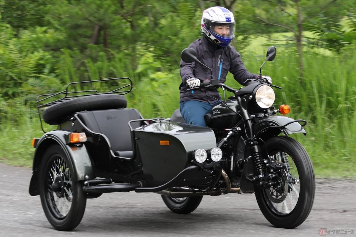 サイドカーの運転をする際には、通常のバイクよりも慎重に走行する必要がある