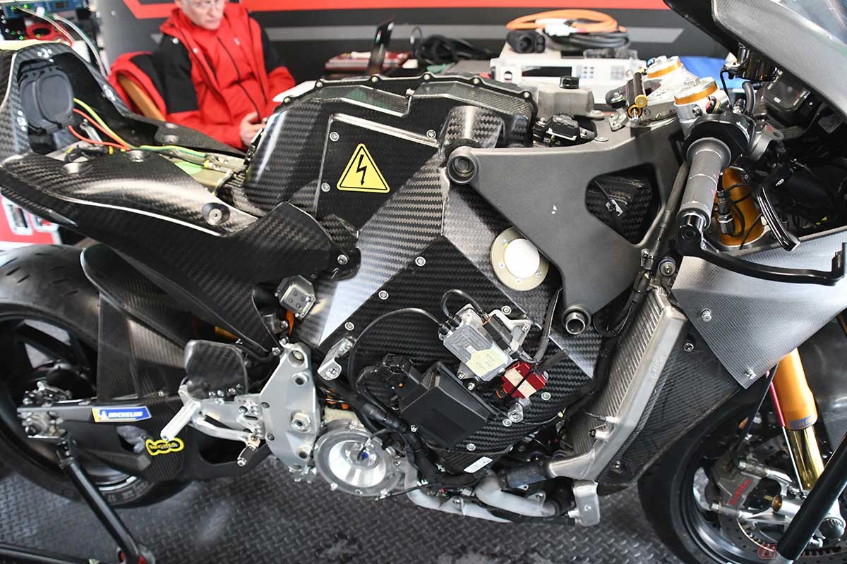 バッテリーパックはフレームの一部になっている