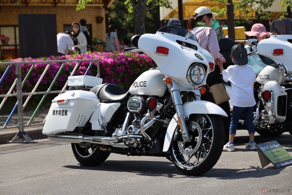 「働くクルマスペシャルデー」には、栃木県警の所有する、ハーレーダビッドソンをベースとした2台の白バイも参加