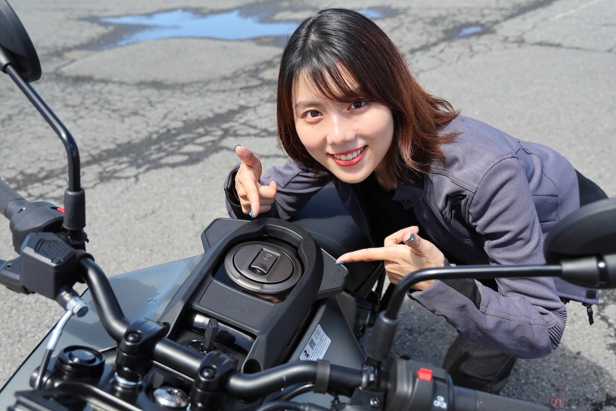 タンク上部のゴツメのフレームカバーが目を引く
