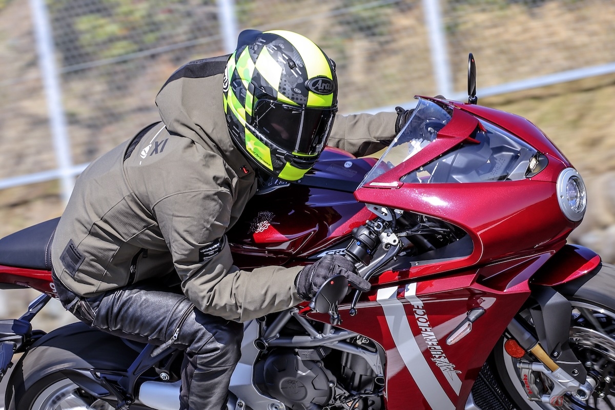 MVアグスタ『スーパーヴェローチェ98 エディツィオーネ リミタータ』にモーターサイクルジャーナリストの青木タカオ氏が試乗