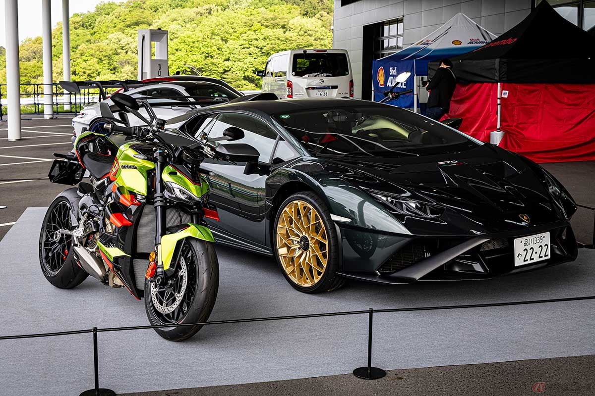 「ストリートファイターV4ランボルギーニ」とランボルギーニ「ウラカン」。なんとも言えないド派手な「ストリートファイターV4ランボルギーニ」は「ウラカンSTO（スーパー・トロッフェオ・オモロガータ）」と同色