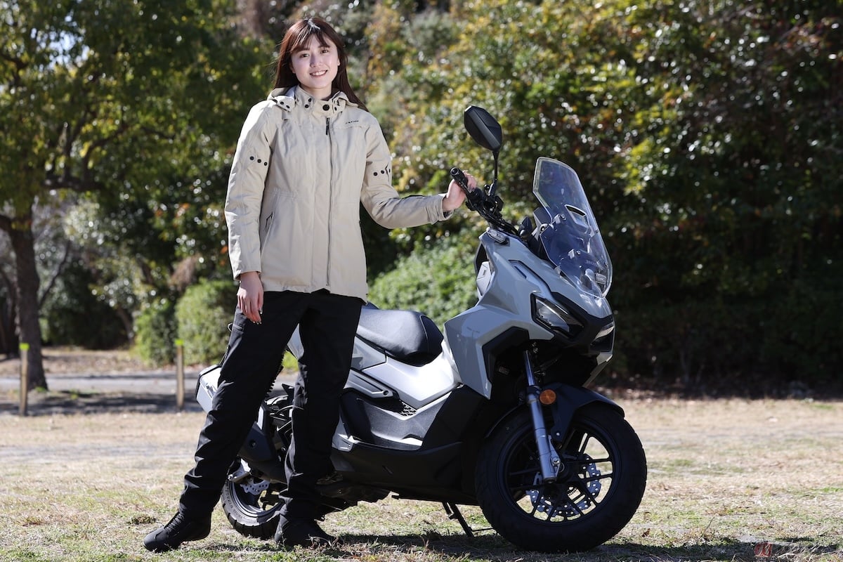 お仕事で街乗りにも、遊びにショートツーリングでも、乗り回すのにピッタリの「ADV160」でした